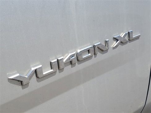 Used 2016 GMC Yukon XL SLT image 10