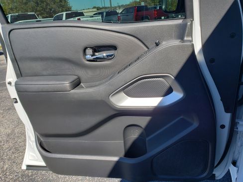 Used 2022 Nissan Frontier SV w/ Technology Package image 11