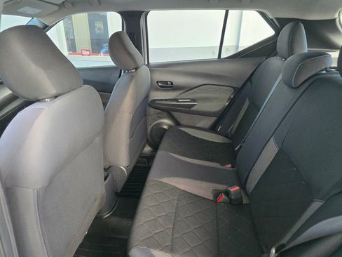 Used 2020 Nissan Kicks S image 9