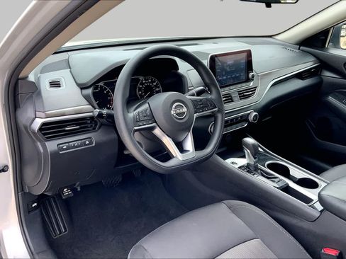 Used 2024 Nissan Altima 2.5 SV FWD image 17