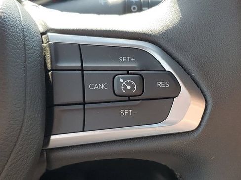 Used 2023 Jeep Compass Latitude AWD/4WD image 12