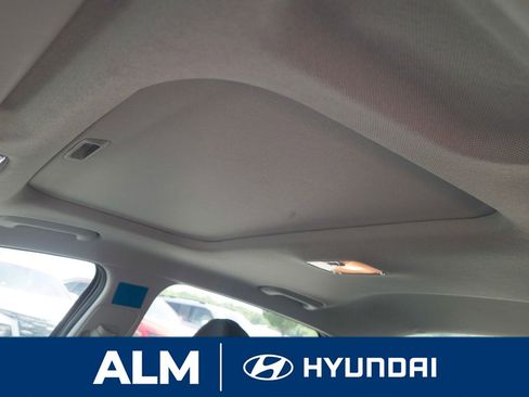 New 2025 Hyundai Elantra Limited image 14