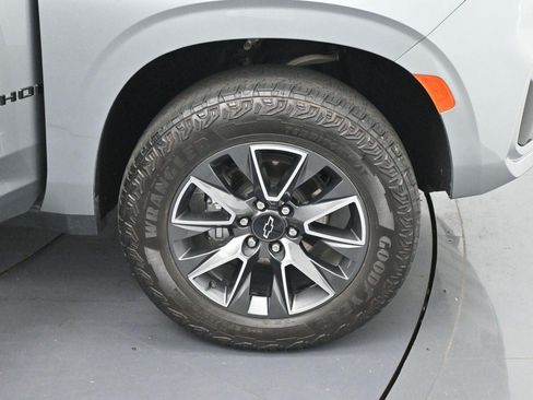 Used 2024 Chevrolet Tahoe Z71 w/ Luxury Package AWD/4WD image 38