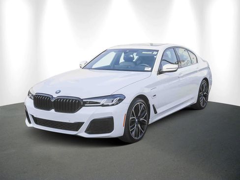 Certified 2023 BMW 530e 530e w/ M Sport Package image 3