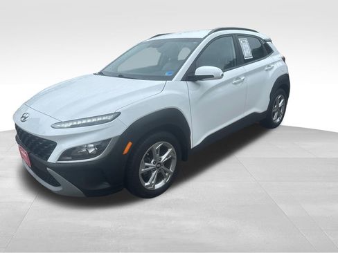 Used 2023 Hyundai Kona SEL FWD image 2