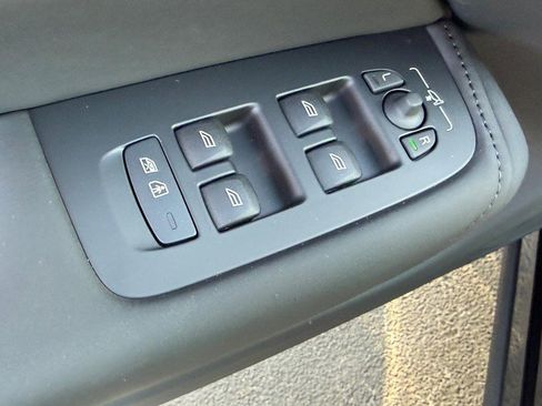 New 2026 Volvo XC60 B5 Ultra w/ Protection Package Premier image 9