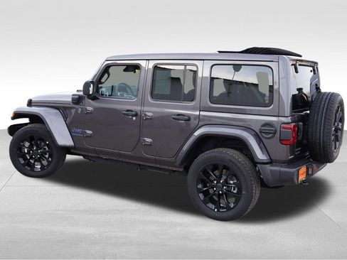 Certified 2025 Jeep Wrangler Unlimited Sahara w/ Safety Group image 9