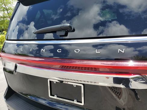 Certified 2024 Lincoln Navigator L Reserve AWD/4WD image 5