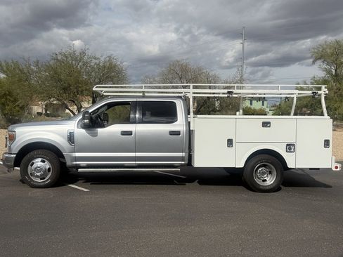 Used 2022 Ford F350 XLT image 2
