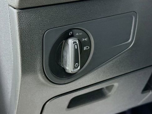 Used 2022 Volkswagen Tiguan SE image 10