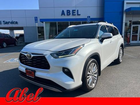Used 2022 Toyota Highlander Platinum AWD/4WD image 1