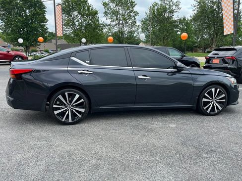 Used 2019 Nissan Altima 2.5 Platinum FWD image 9