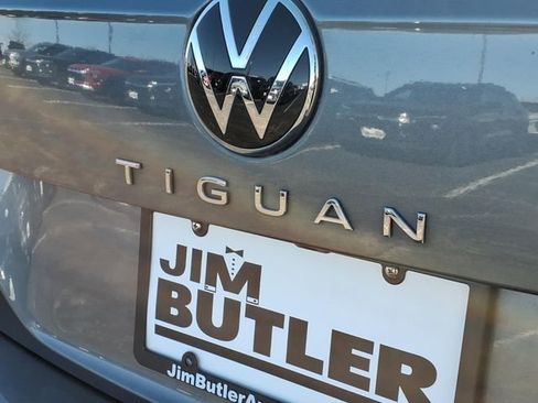 Used 2024 Volkswagen Tiguan SE image 25