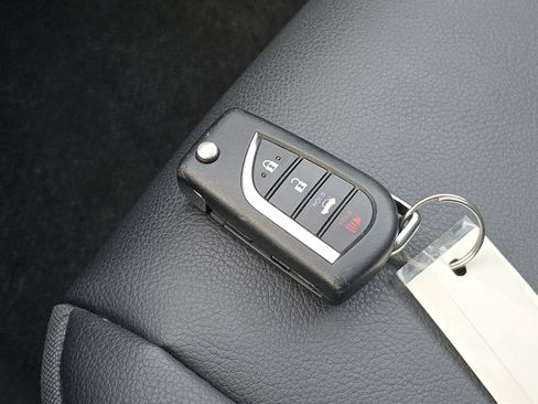 Used 2024 Toyota Camry SE image 29