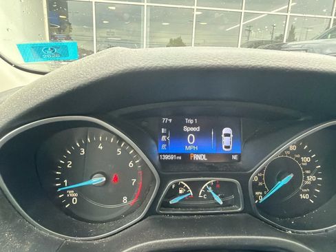 Used 2016 Ford Focus SE FWD image 2