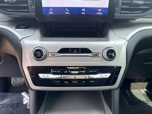 Used 2022 Ford Explorer XLT AWD/4WD image 18