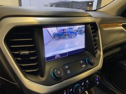 Used 2022 GMC Acadia SLE image 13