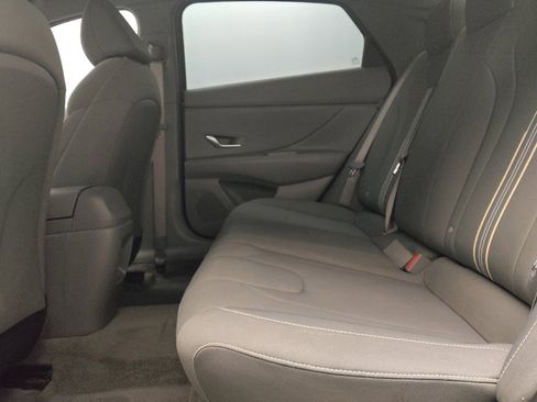 Used 2024 Hyundai Elantra SEL image 18