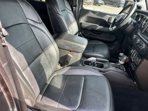 Used 2022 Jeep Wrangler Unlimited Sahara image 13