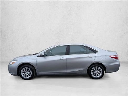 Used 2017 Toyota Camry LE image 9