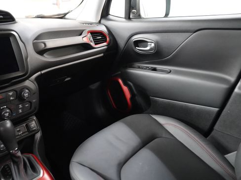 Used 2022 Jeep Renegade Trailhawk image 13