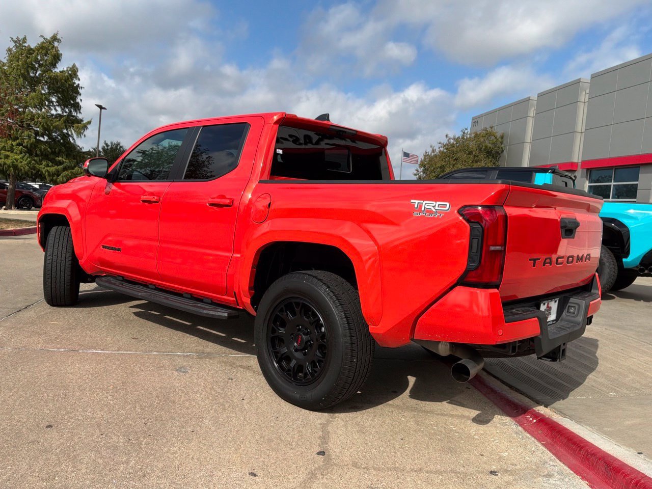 Used 2024 Toyota Tacoma TRD Sport w/ TRD Sport Premium Package RWD image 8