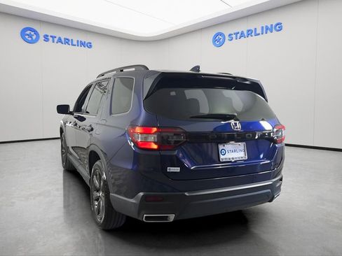 Used 2025 Honda Pilot Sport image 6