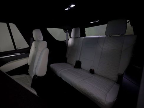 Used 2025 Cadillac Escalade V image 18