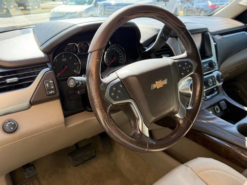 Used 2015 Chevrolet Suburban LT image 8