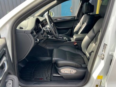 Used 2023 Porsche Macan Turbo image 89