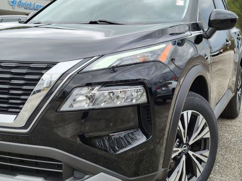 Used 2023 Nissan Rogue SV image 10