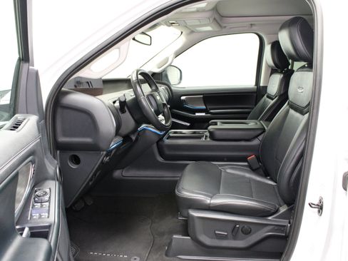 Used 2025 Ford Expedition Max Platinum AWD/4WD image 22