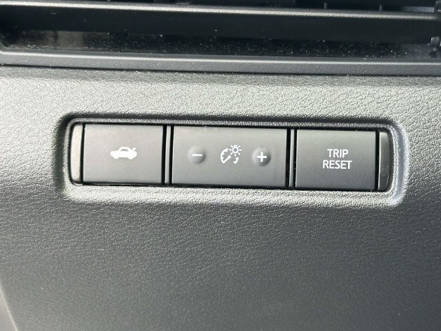 Used 2025 Nissan Altima 2.5 SV FWD image 14