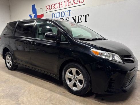 Used 2020 Toyota Sienna L image 4