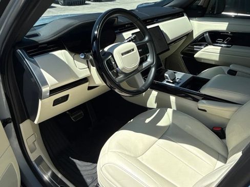Used 2025 Land Rover Range Rover SE AWD/4WD image 4