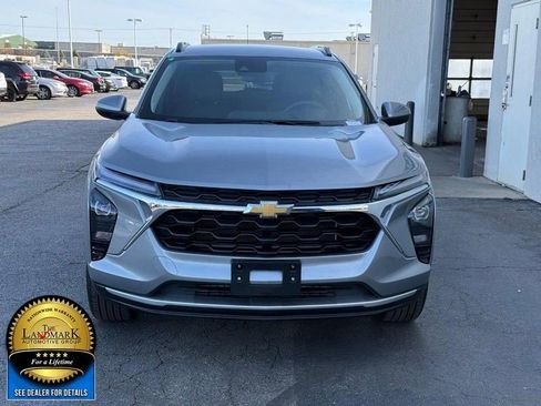 Used 2025 Chevrolet Trax LT image 4