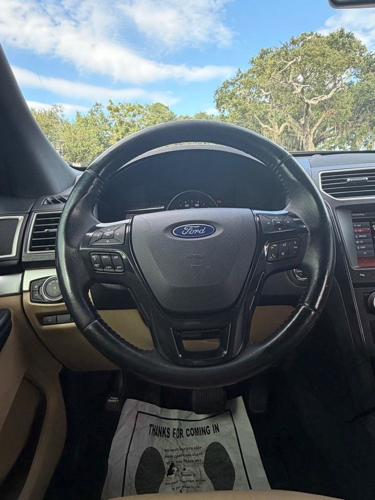 Used 2016 Ford Explorer XLT w/ Equipment Group 202A FWD image 21
