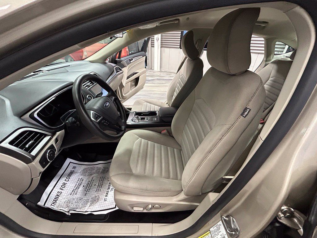 Used 2017 Ford Fusion SE FWD image 50