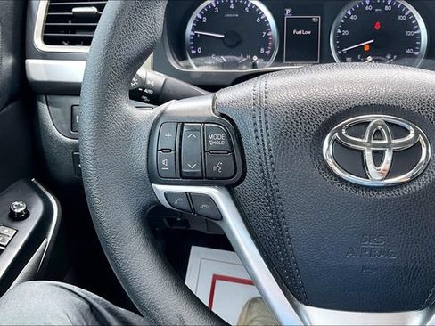 Used 2018 Toyota Highlander LE FWD image 10