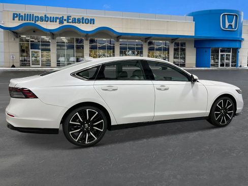New 2025 Honda Accord Touring image 8