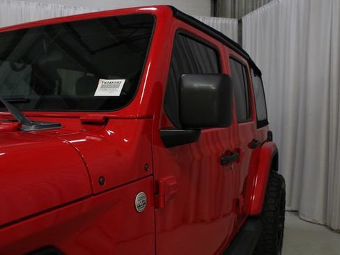 Used 2018 Jeep Wrangler Unlimited Sahara w/ Cold Weather Group AWD/4WD image 33