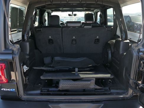 Used 2023 Jeep Wrangler Unlimited Sahara image 24