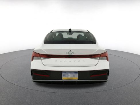 Used 2025 Hyundai Elantra SEL FWD image 8