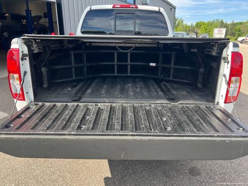 Used 2015 Nissan Frontier SV w/ SV Value Truck Package AWD/4WD image 27