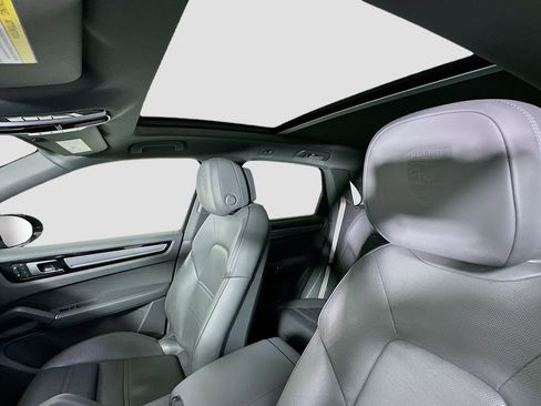 Certified 2023 Porsche Cayenne S Platinum image 14