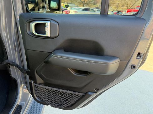 Used 2019 Jeep Wrangler Unlimited Sahara image 29