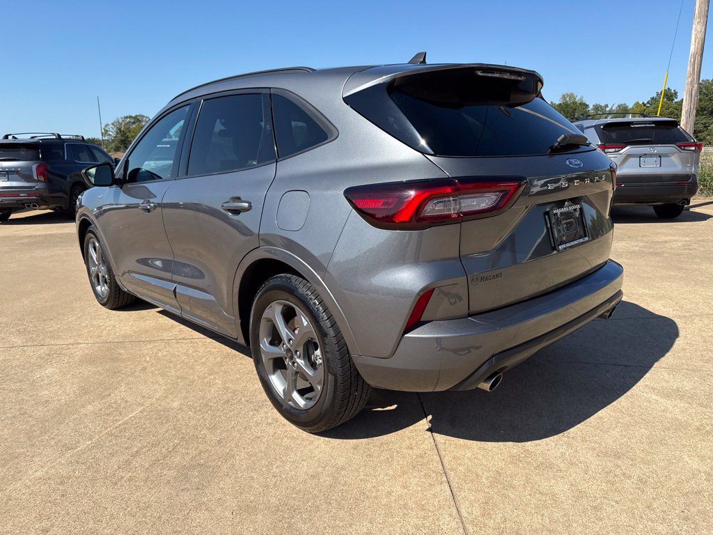 Used 2023 Ford Escape ST-Line FWD image 5
