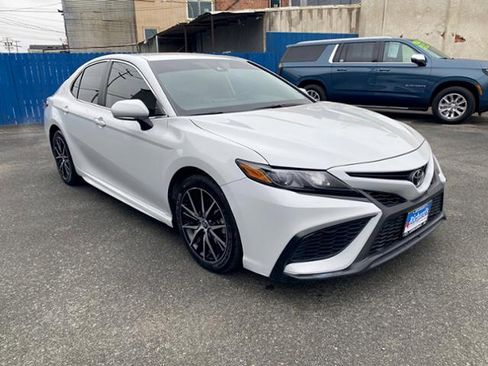 Used 2023 Toyota Camry SE image 6