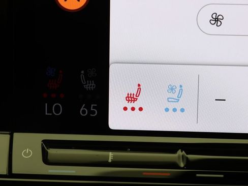 Used 2024 Volkswagen Atlas Peak Edition SE image 25