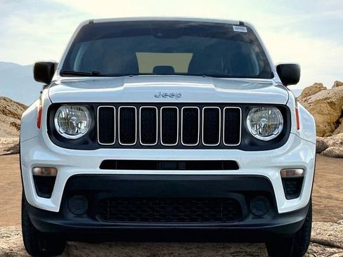Used 2023 Jeep Renegade Latitude AWD/4WD image 3